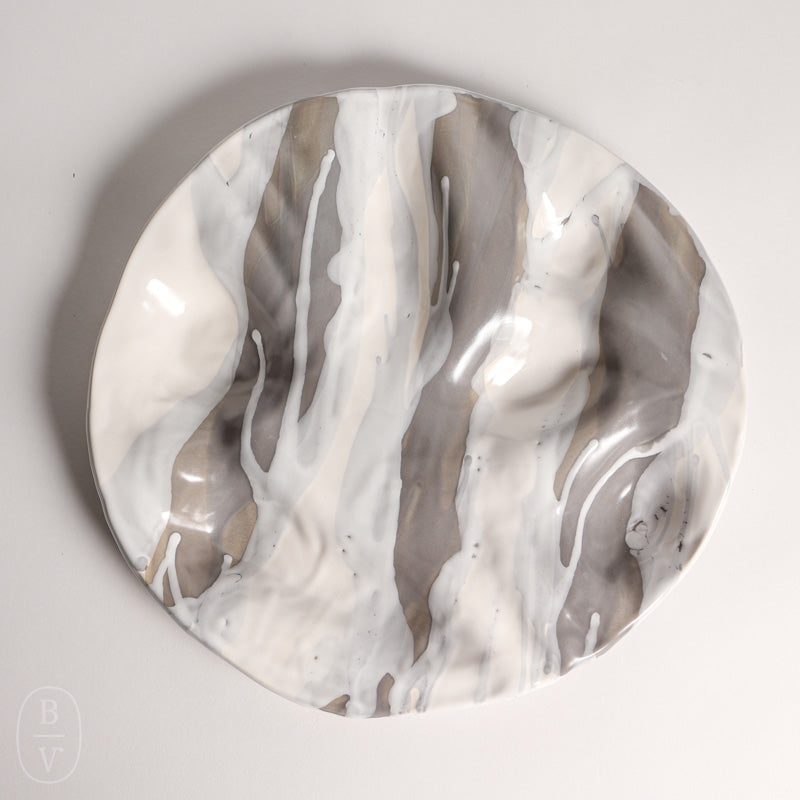 Alex Marshall Studios ROUND RIPPLE PLATE Grey_White Stripe