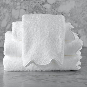 Matouk CAIRO SCALLOP PIPING HAND TOWEL