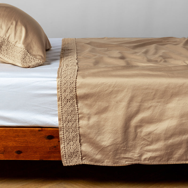 Bella Notte Linens BRIA FLAT SHEET WITH NOVOLA LACE Honeycomb