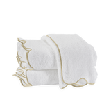 Matouk CAIRO SCALLOP PIPING WASH CLOTH Sand