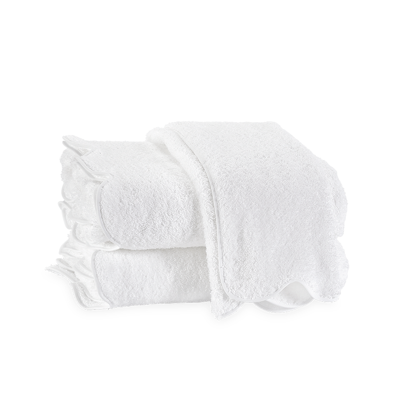 Matouk CAIRO SCALLOP PIPING WASH CLOTH White