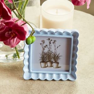 Creative Co-op RESIN RUFFLED PHOTO FRAME