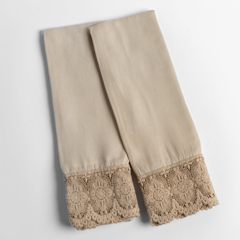 Bella Notte Linens MADERA LUXE PILLOWCASE WITH DONELLA LACE Honeycomb