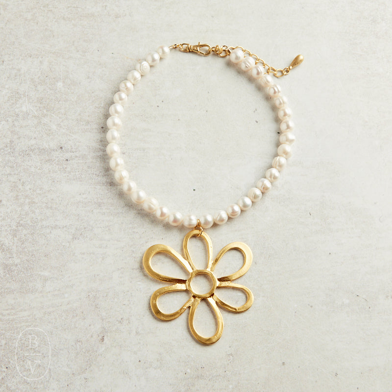 Virtue GOLD OPEN DAISY PEARL NECKLACE White