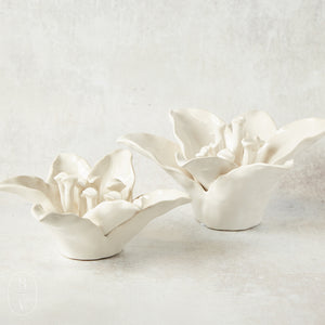 K and K Interiors CERAMIC TABLETOP FLOWER