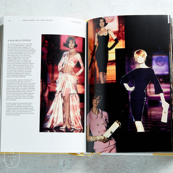 アート・デザイン・音楽 Versace catwalk lookbook Versace Catwalk Collection Book By Ww Norton Company – Bella Vita