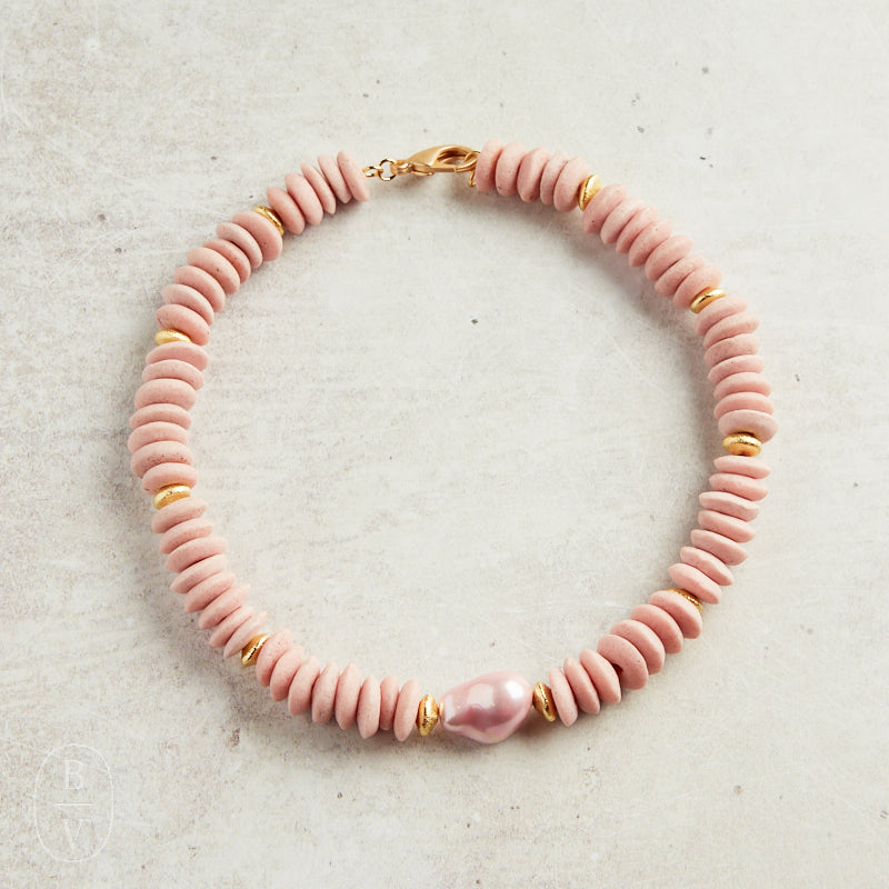 Virtue BAROQUE SHELL PEARL HEISHI NECKLACE Light Blush