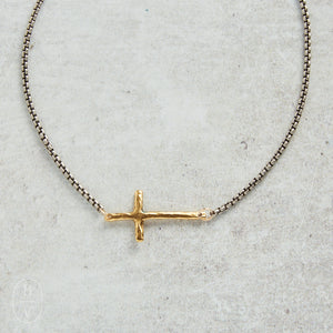 CV Designs SIDE CROSS NECKLACE - CVNSWCRV