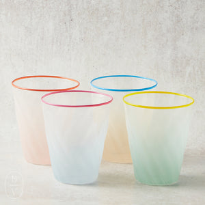 Creative Co-op TWISTED DRINKING GLASS WITH COLORED RIM