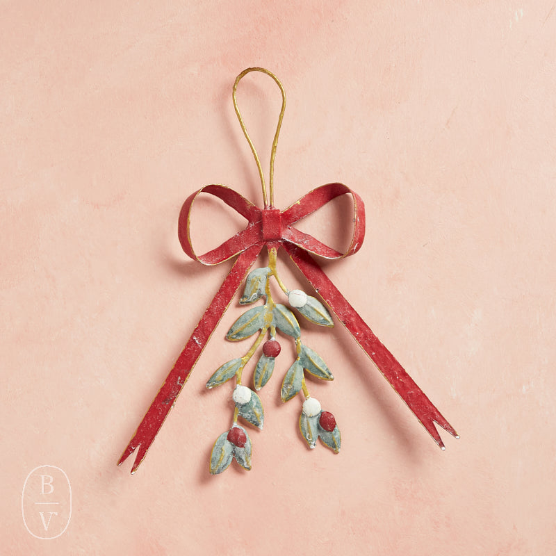 Creative Co-op METAL BOW AND MISTLETOE WALL DECOR