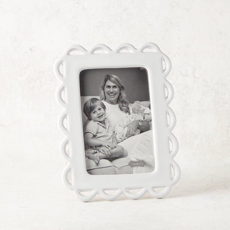 Mudpie SCALLOPED CERAMIC FRAME White 4x6