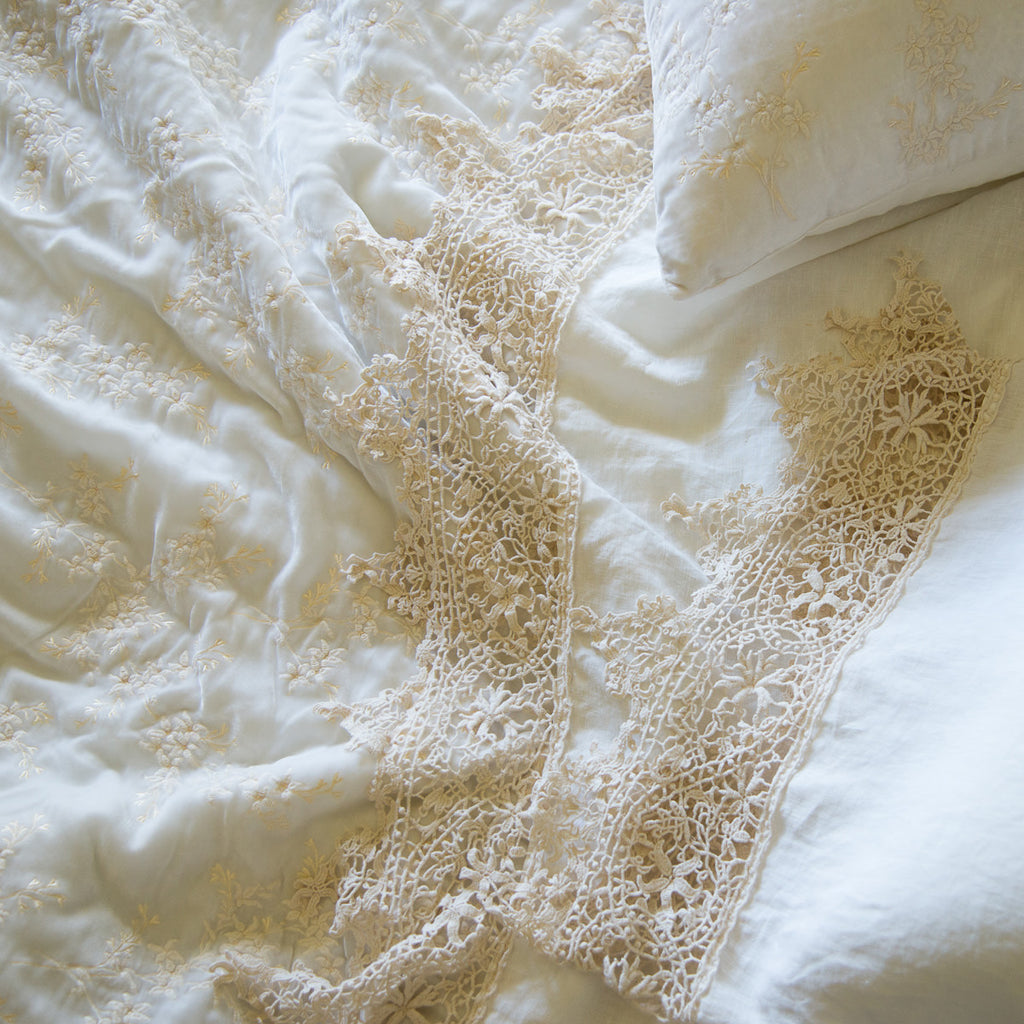 Bella Notte Linens LINEN FLAT SHEET WITH COTTON LACE TRIM