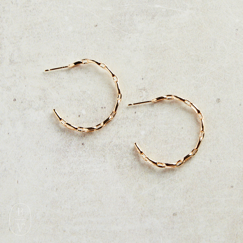 Virtue FLAT CHAIN LINK HOOP EARRINGS Gold Small