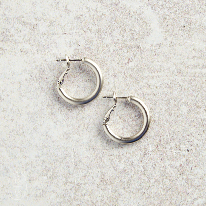 Virtue MINI BRUSHED HOOP EARRINGS Silver