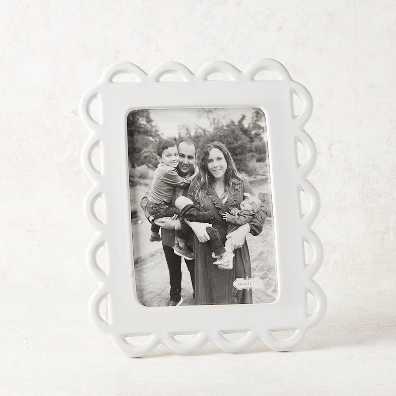 Mudpie SCALLOPED CERAMIC FRAME White 5x7