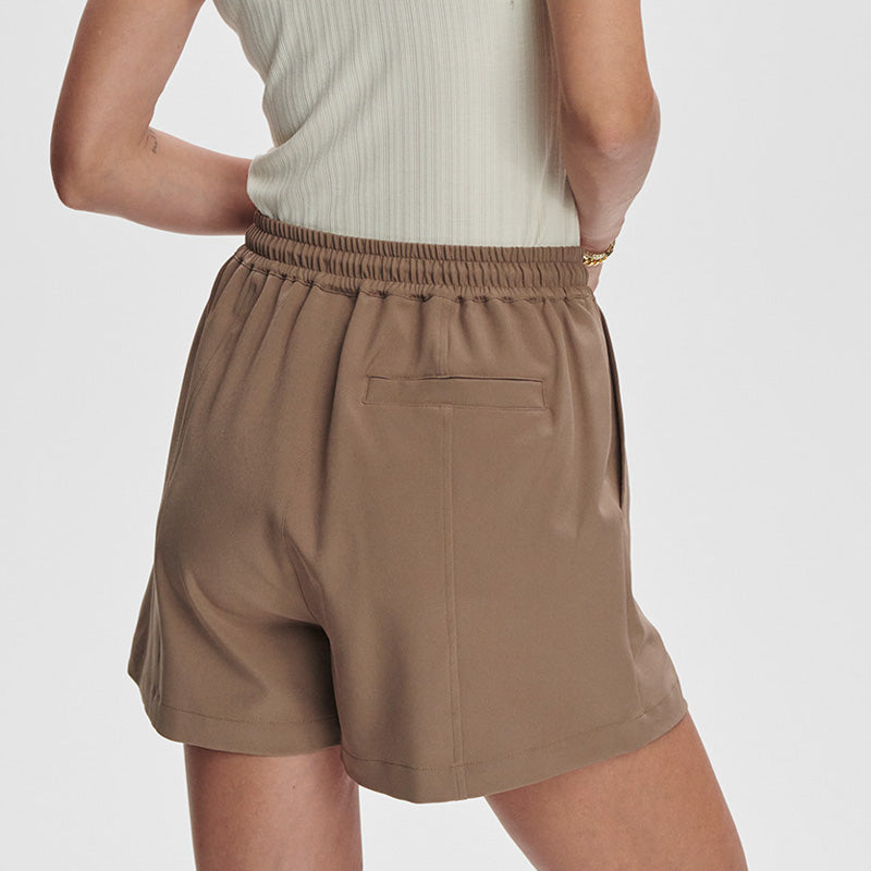 Varley ESMOND MID RISE SHORT 3
