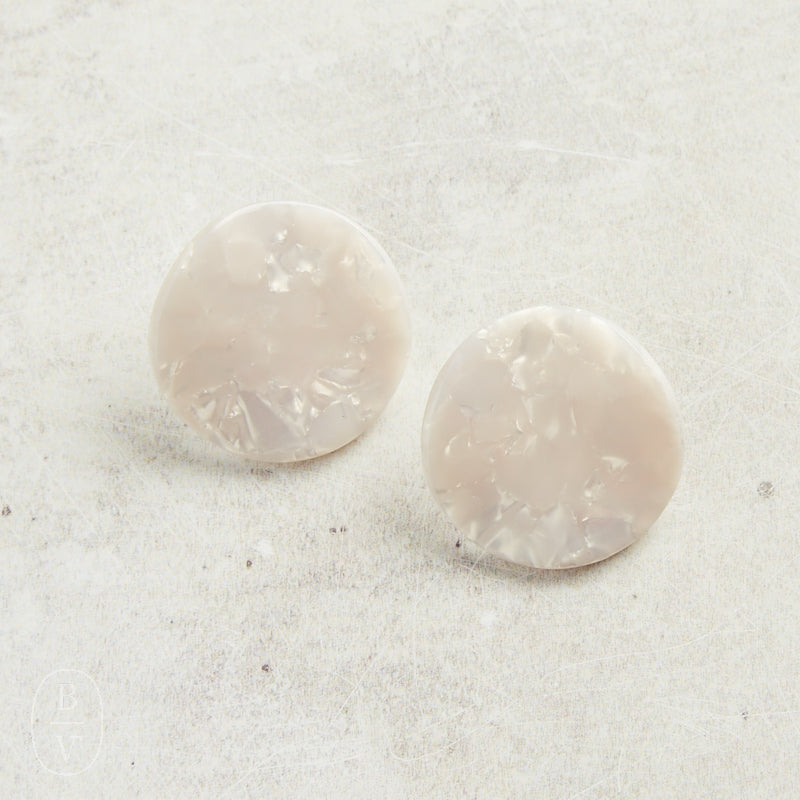 Virtue WAVY ACRYLIC DISC EARRINGS Ivory