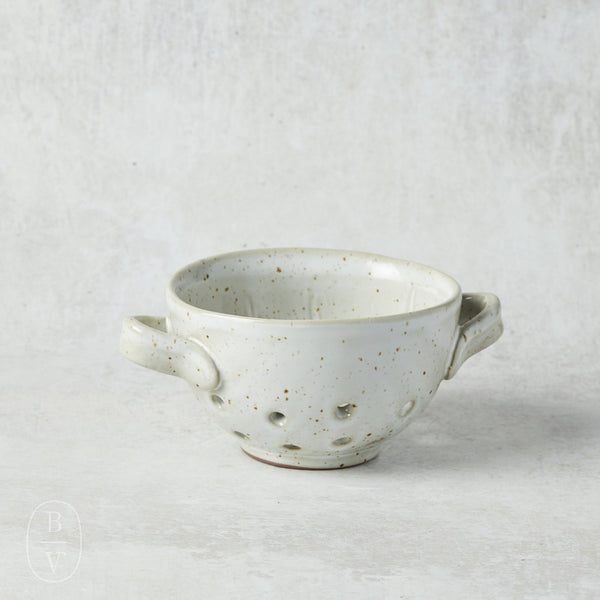 Stoneware Berry Bowl With Two Handles – Bella Vita Gifts & Interiors