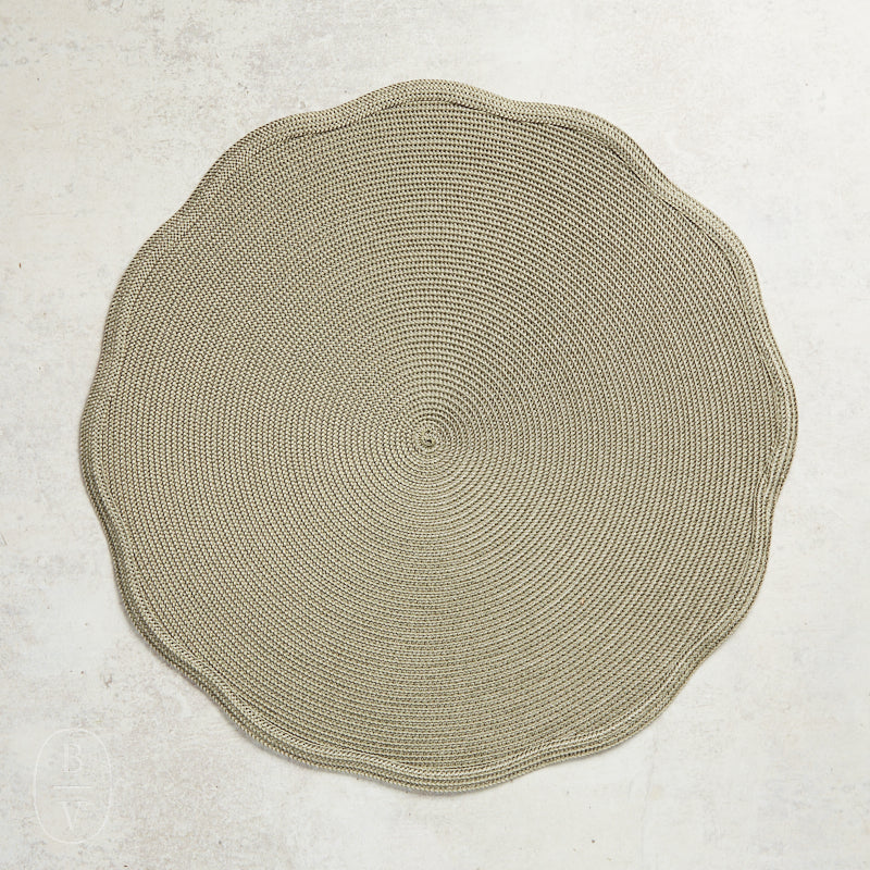 Deborah Rhodes SCALLOP ROUND TWO TONE PLACEMAT Silver Olive