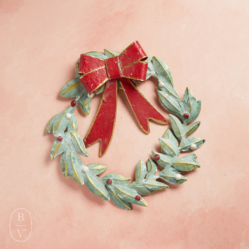 Creative Co-op METAL MISTLETOE WREATH WITH BOW