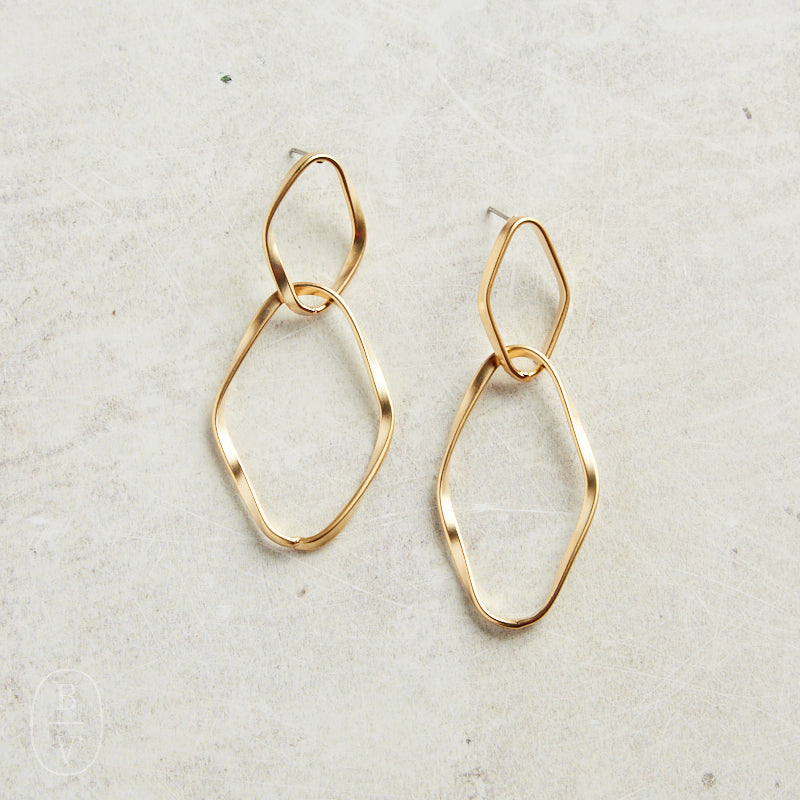 Virtue TWISTED DOUBLE LINK POST EARRINGS Gold