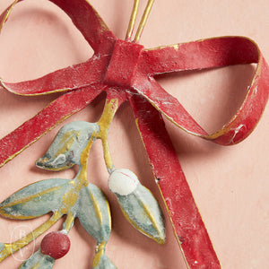 Creative Co-op METAL BOW AND MISTLETOE WALL DECOR