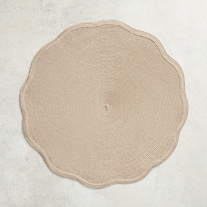 Deborah Rhodes SCALLOP ROUND TWO TONE PLACEMAT Ivory Dust