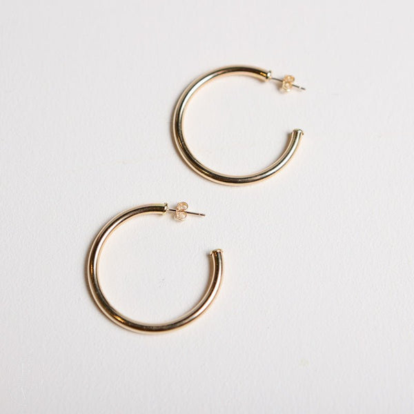 e Newton Round Gold Post Hoop 0.5 