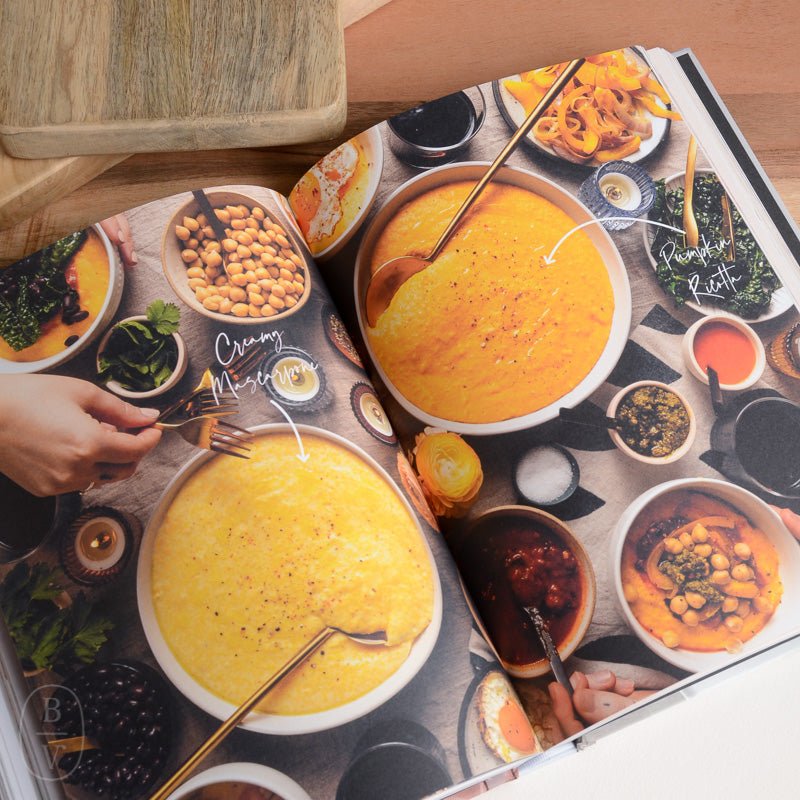 Chronicle Books TABLES AND SPREADS BOOK