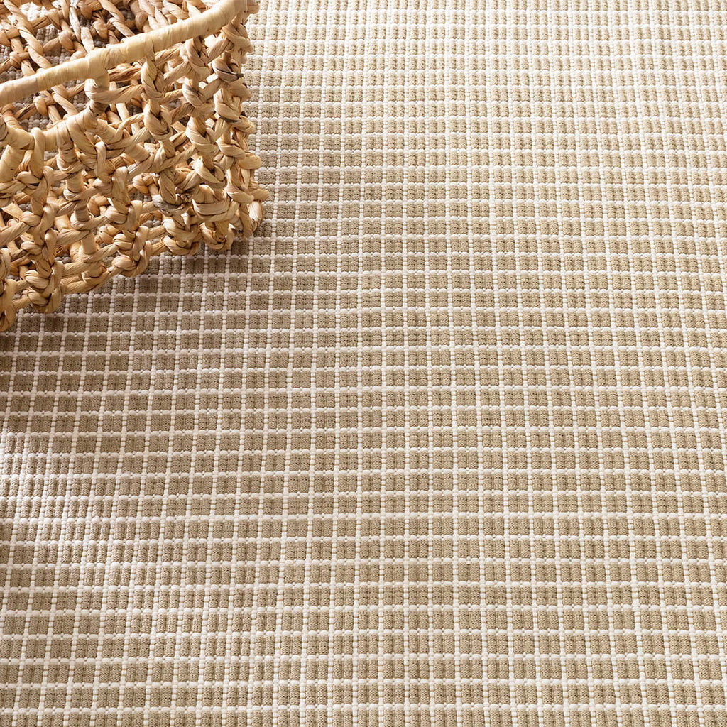 Dash and Albert GRIDIRON INDOOR/OUTDOOR RUG Wheat