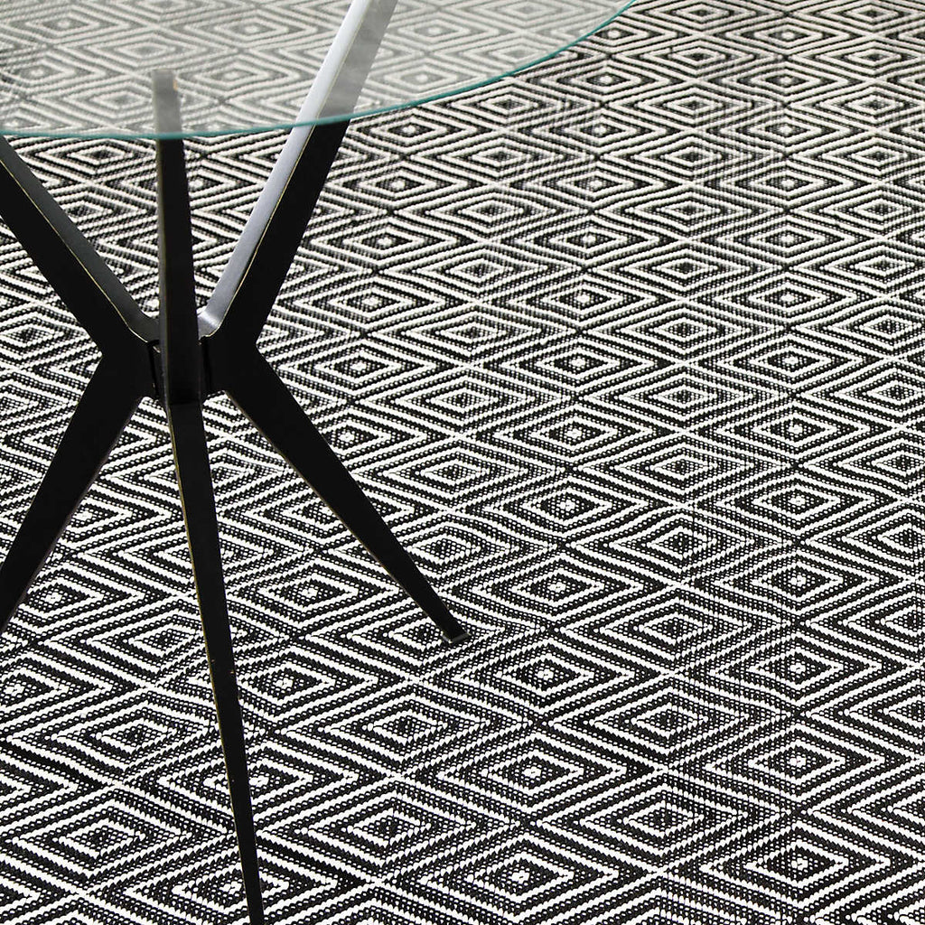 Dash and Albert DIAMOND INDOOR/OUTDOOR RUG Black_Ivory