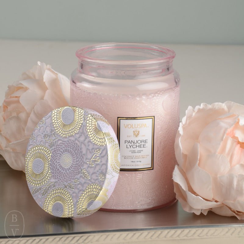 Voluspa EMBOSSED JAR CANDLE Panjore Lychee Large