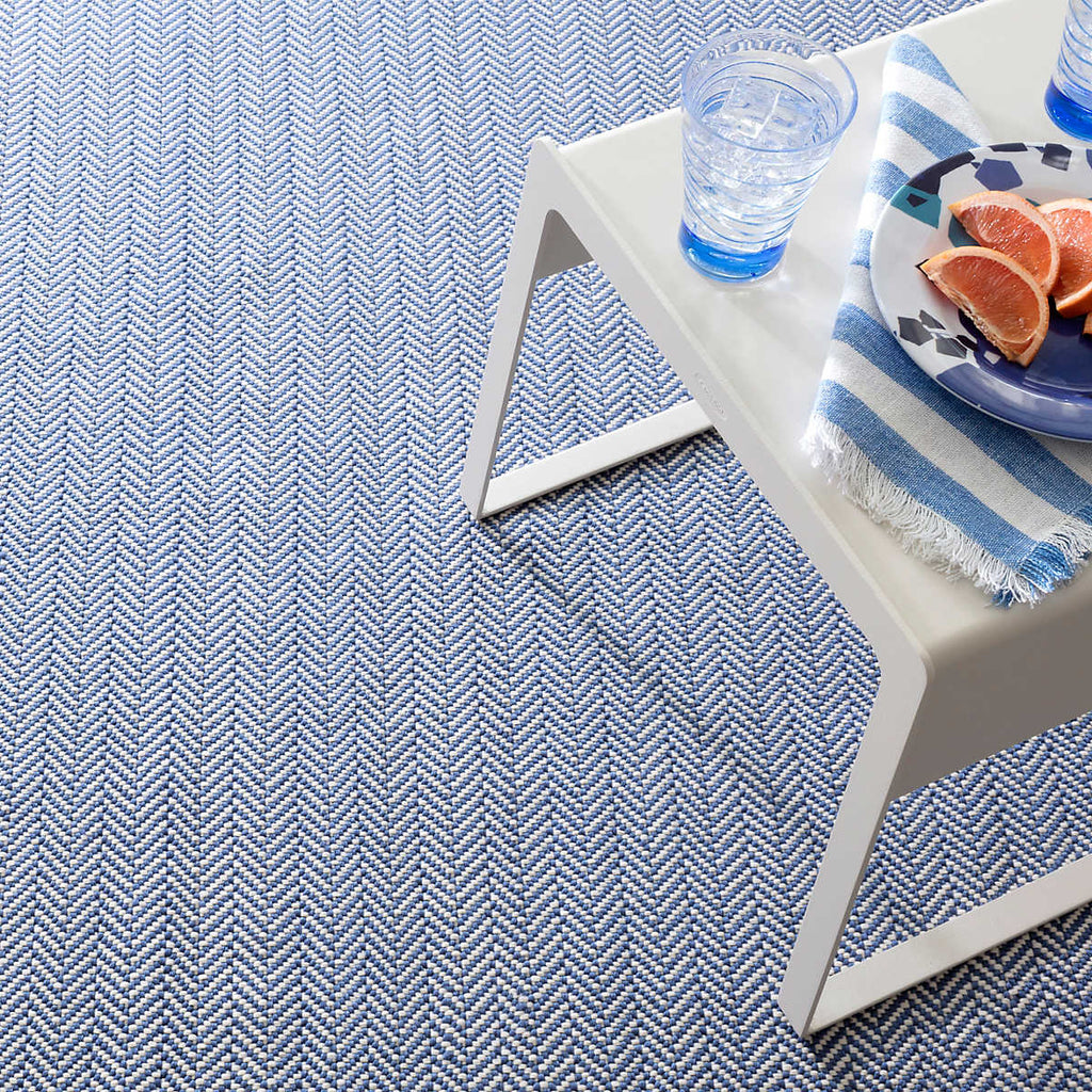 Dash and Albert HERRINGBONE INDOOR/OUTDOOR RUG Denim_Ivory