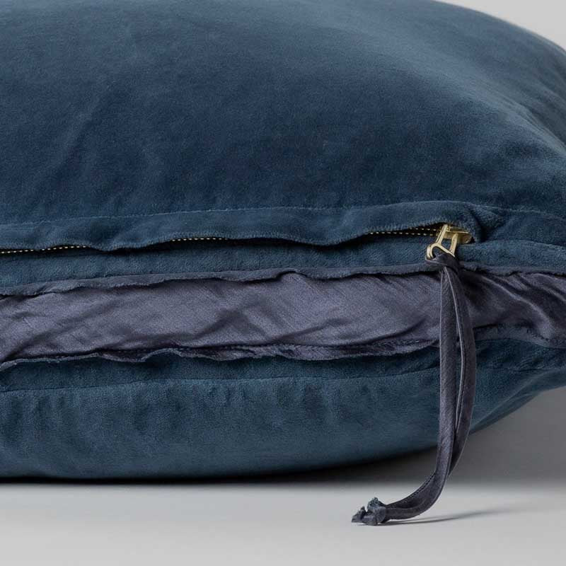Bella Notte Linens HARLOW THROW PILLOW