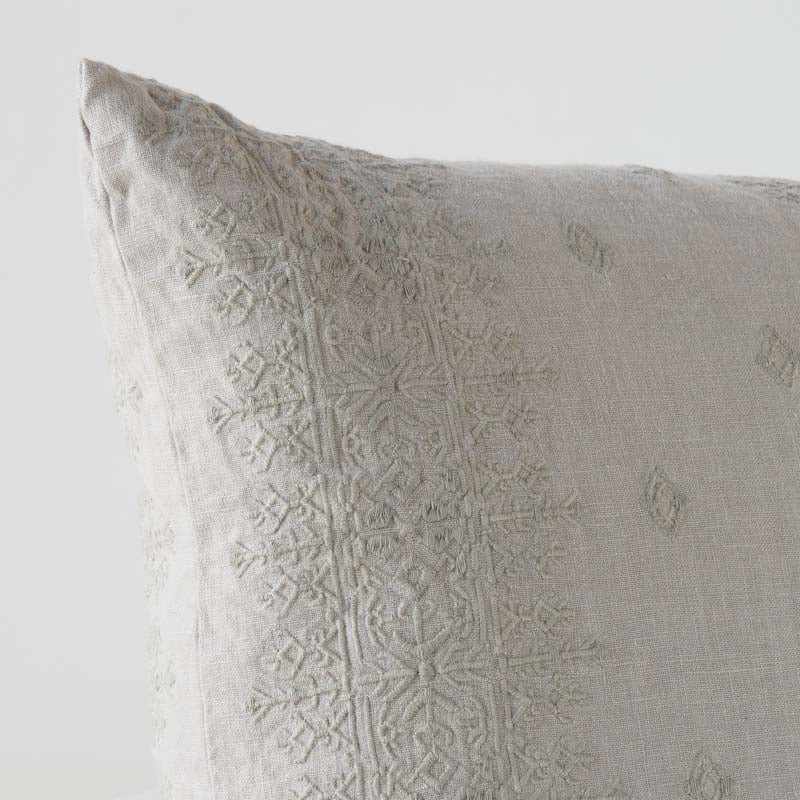 Bella Notte Linens INES THROW PILLOW Fog