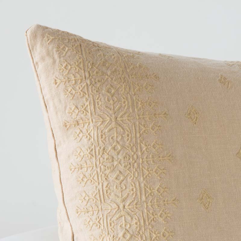Bella Notte Linens INES THROW PILLOW Honeycomb
