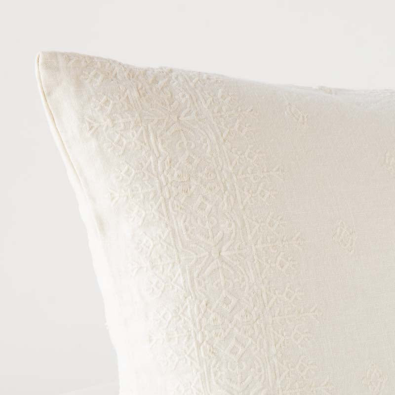 Bella Notte Linens INES THROW PILLOW Parchment