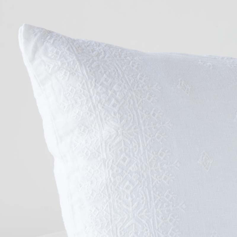 Bella Notte Linens INES THROW PILLOW White