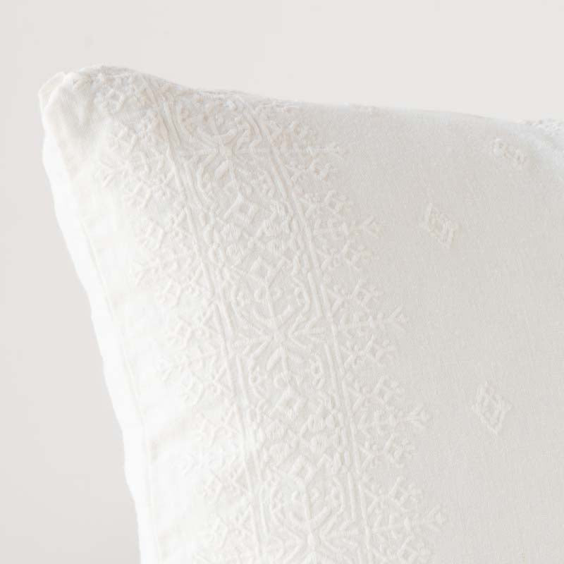 Bella Notte Linens INES THROW PILLOW Winter White