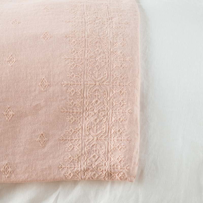 Bella Notte Linens INES THROW BLANKET Rouge Bed End_52x95