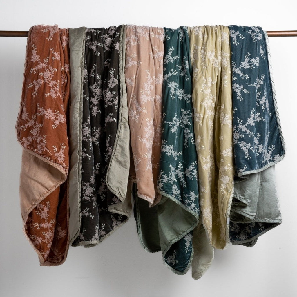 Bella Notte Linens LYNETTE THROW BLANKET