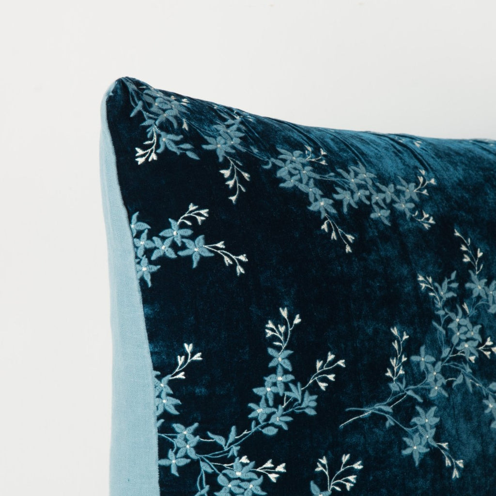 Bella Notte Linens LYNETTE THROW PILLOW
