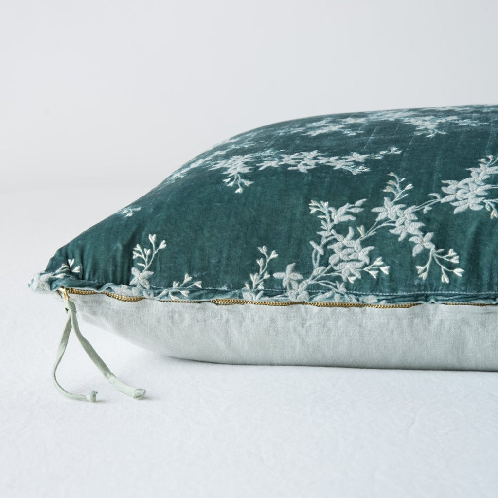 Bella Notte Linens LYNETTE THROW PILLOW Eucalyptus 15x24