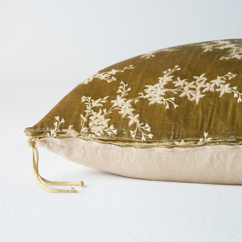 Bella Notte Linens LYNETTE THROW PILLOW Honeycomb 15x24
