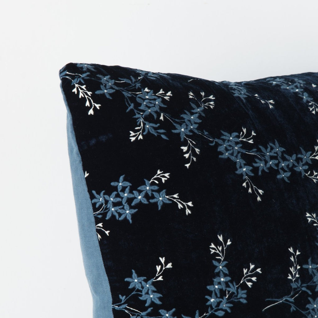 Bella Notte Linens LYNETTE THROW PILLOW