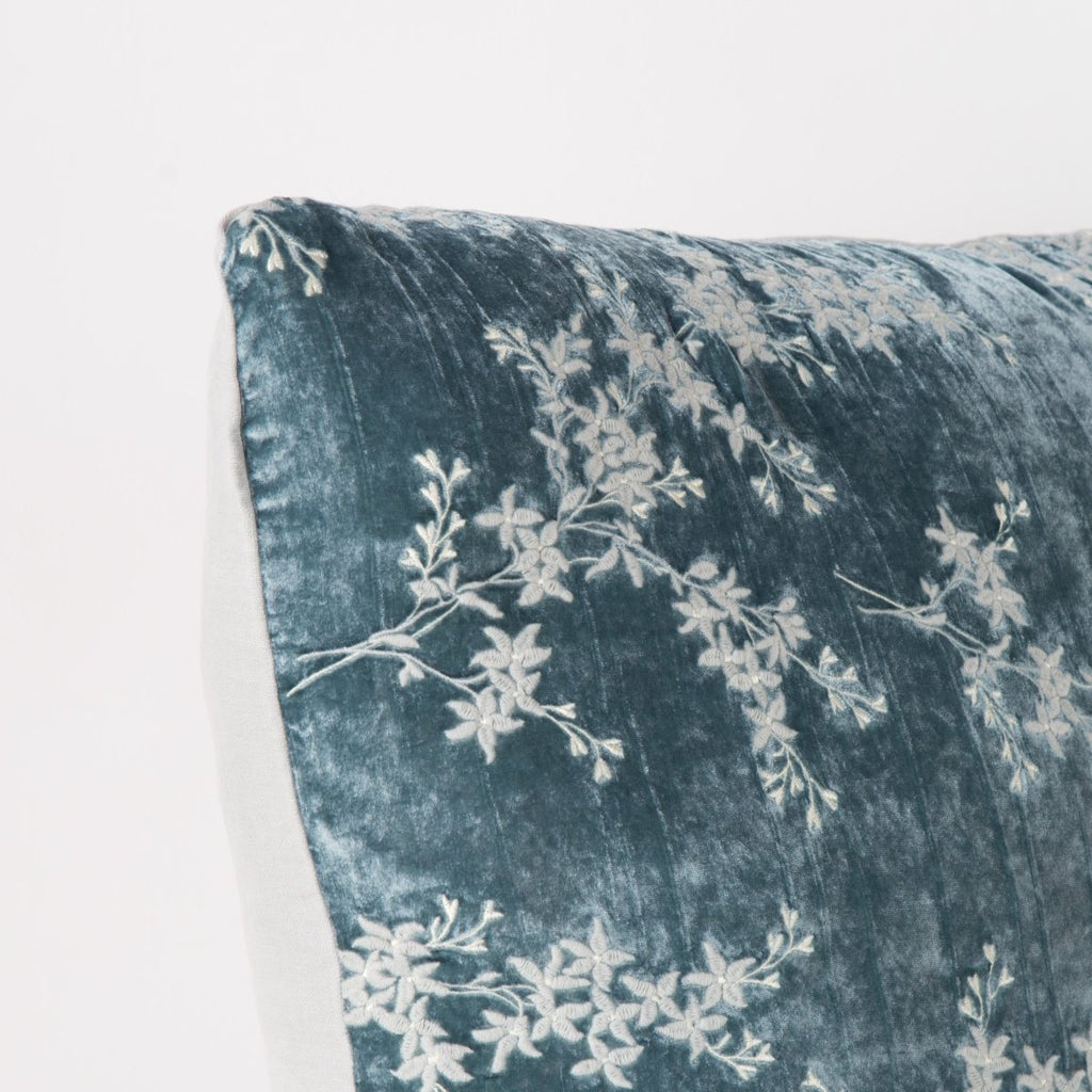 Bella Notte Linens LYNETTE THROW PILLOW