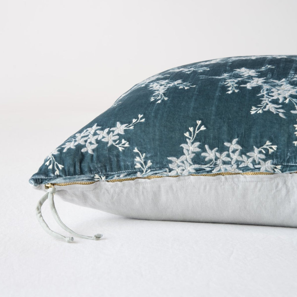Bella Notte Linens LYNETTE THROW PILLOW Mineral 15x24
