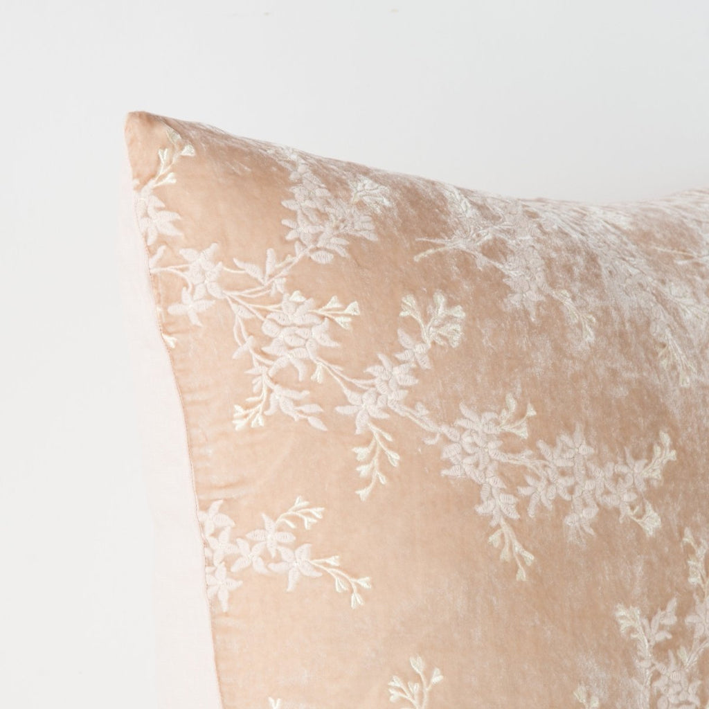 Bella Notte Linens LYNETTE THROW PILLOW