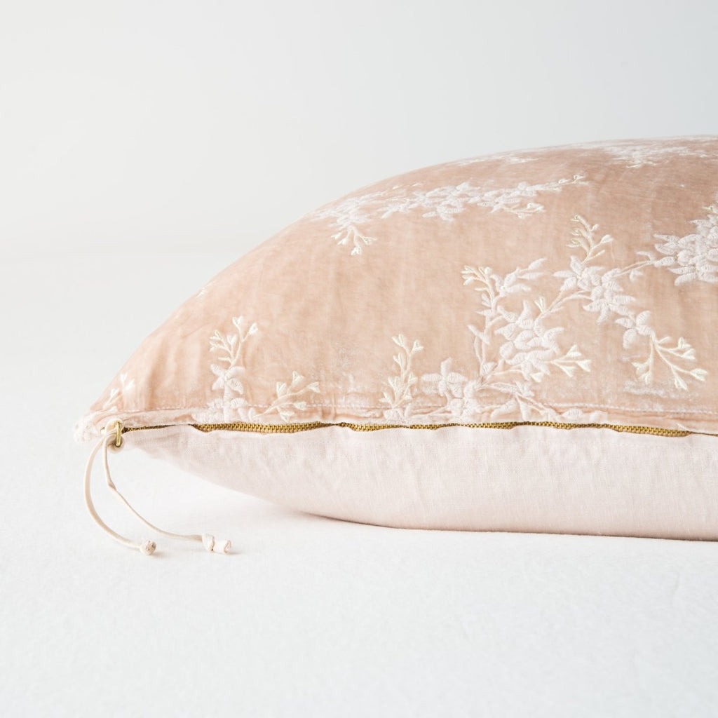 Bella Notte Linens LYNETTE THROW PILLOW Pearl 15x24