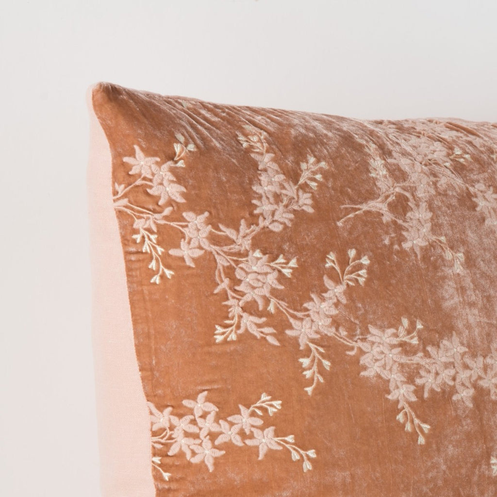 Bella Notte Linens LYNETTE THROW PILLOW